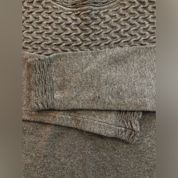 Women’s Sweater - Picture 7 of 8